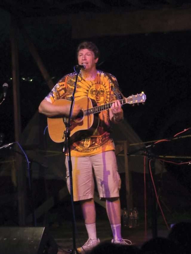 Christopher Kent of State College, Pennsylvania performs at the 56th annual Philadelphia Folk Festival (The High Note/ Shaun R. Smith).