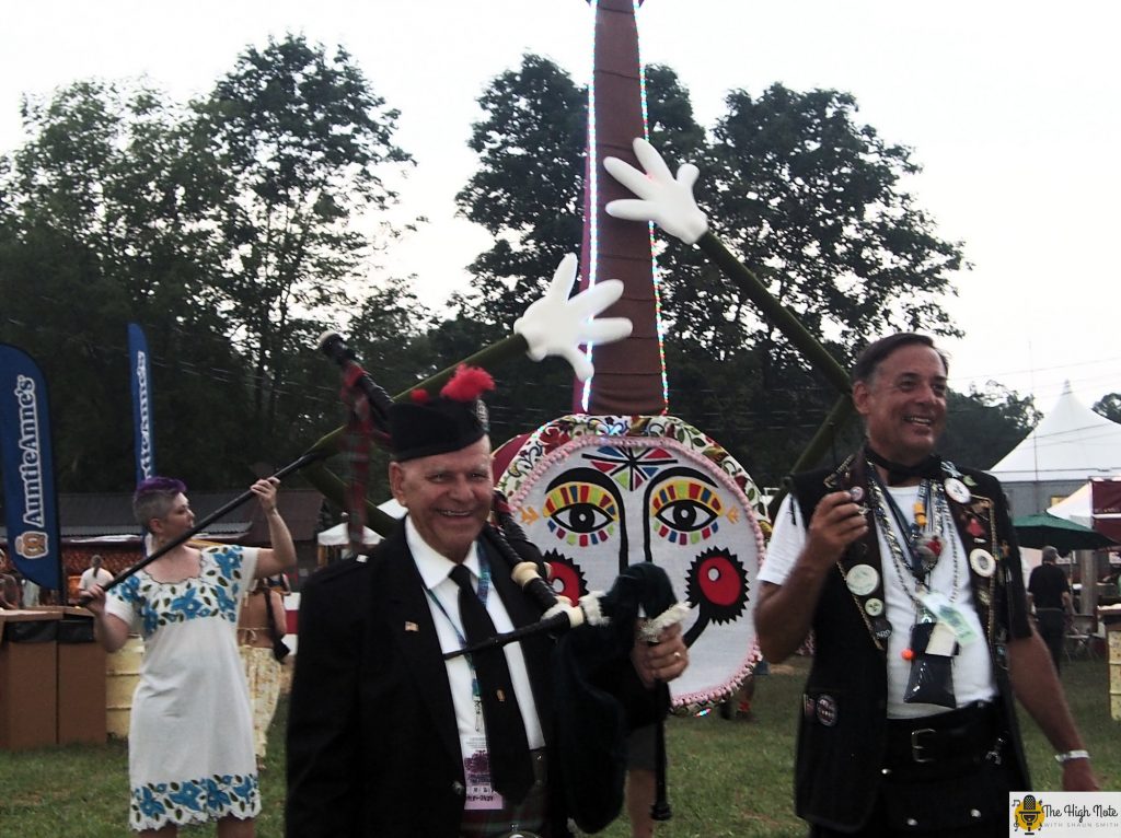 Dennis Hangey beings the 57th annual Philadelphia Folk Festival with Jo the Smiling Banjo.