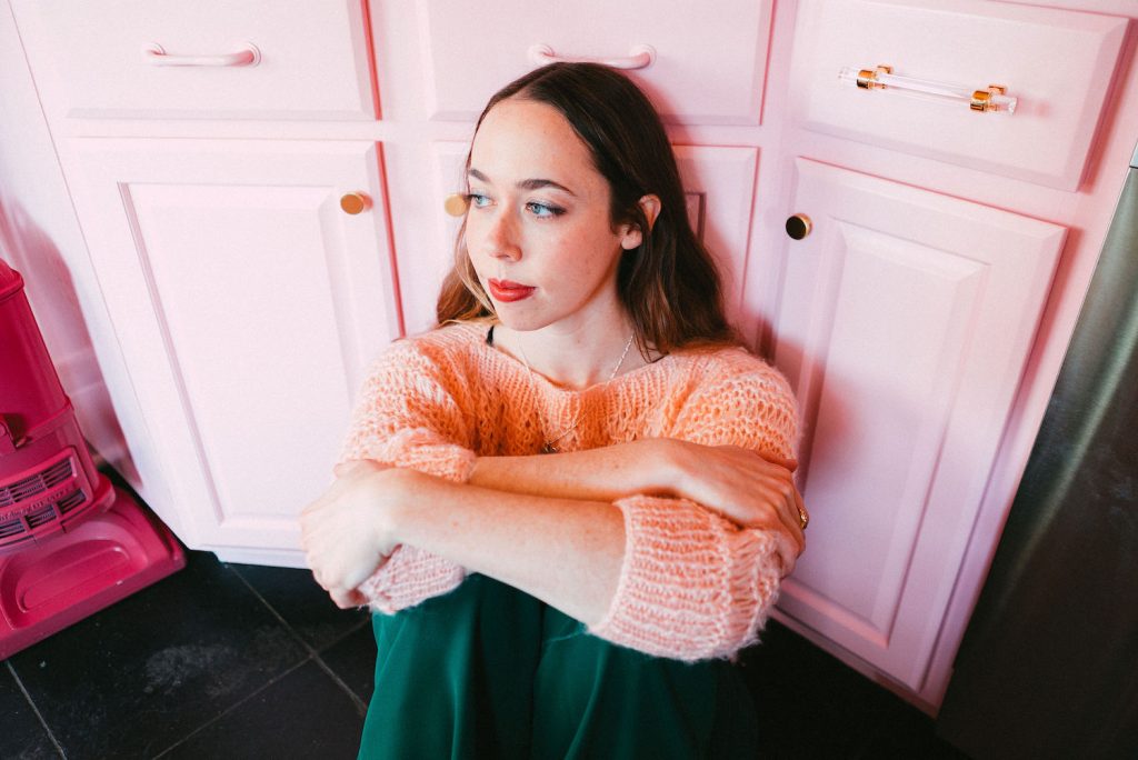 SarahJarosz-photo-credit-Kaitlyn-Raitz-2-PRIMARY