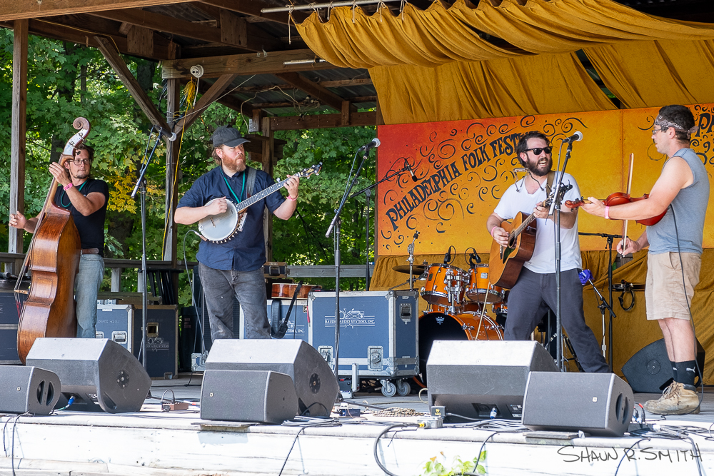 Jackson Pines performs Friday, Aug. 16 at the 61st annual Philadelphia Folk Festival (Shaun R. Smith/The High Note).