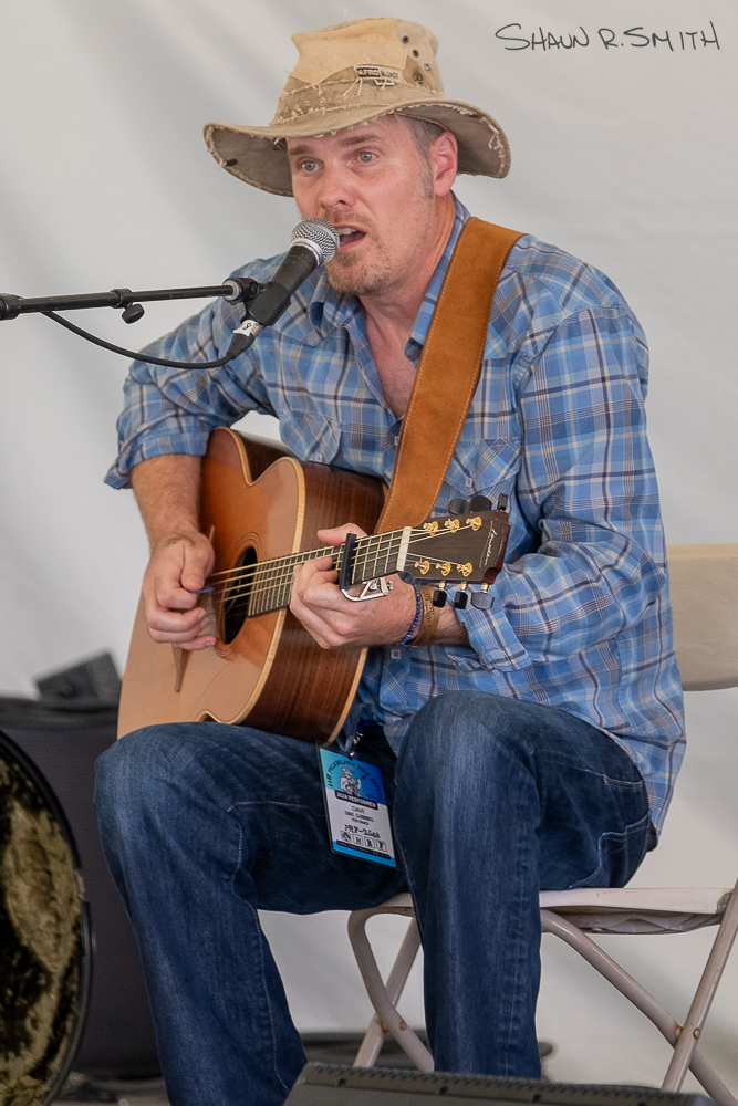 Dave Gunning performs at the 61st annual Philadelphia Folk Festival (Shaun R. Smith/The High Note).