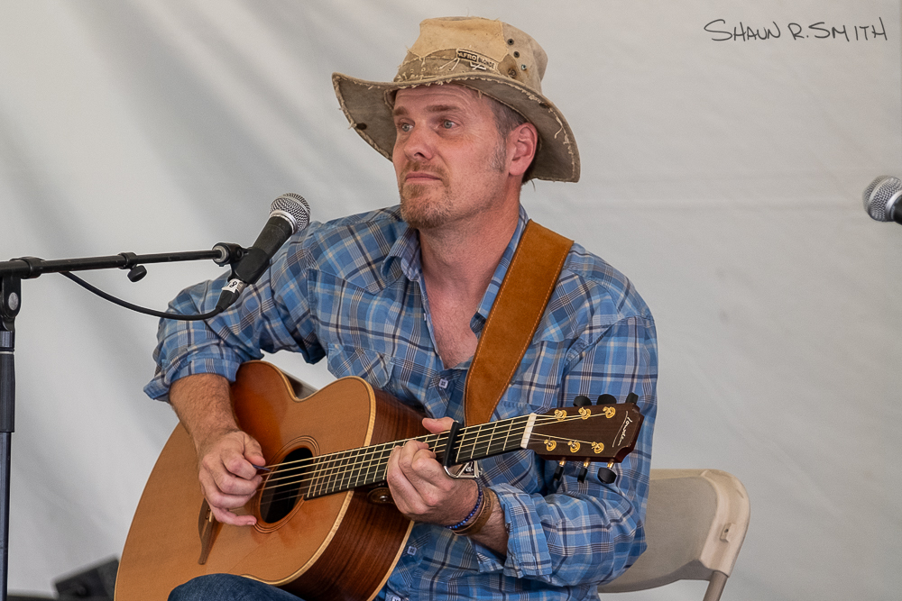 Dave Gunning performs at the 61st annual Philadelphia Folk Festival (Shaun R. Smith/The High Note).