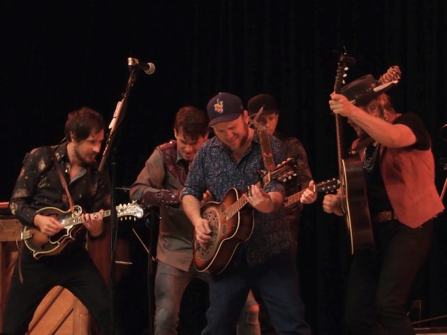 Old Crow Medicine Show performs ‘Blonde on Blonde’ Friday night on the Martin Guitar Main Stage at the 56th annual Philadelphia Folk Festival (The High Note/ Shaun R. Smith).