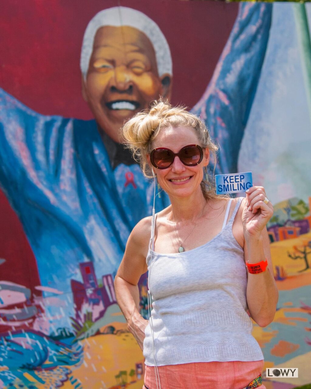 Kimberly Sinclair reminds us to just keep smiling at the 2019 Philadelphia Folk Festival (Photo by Alex Lowy).